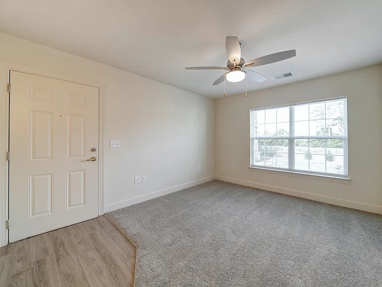 GRANITE POINTE — Photo 5