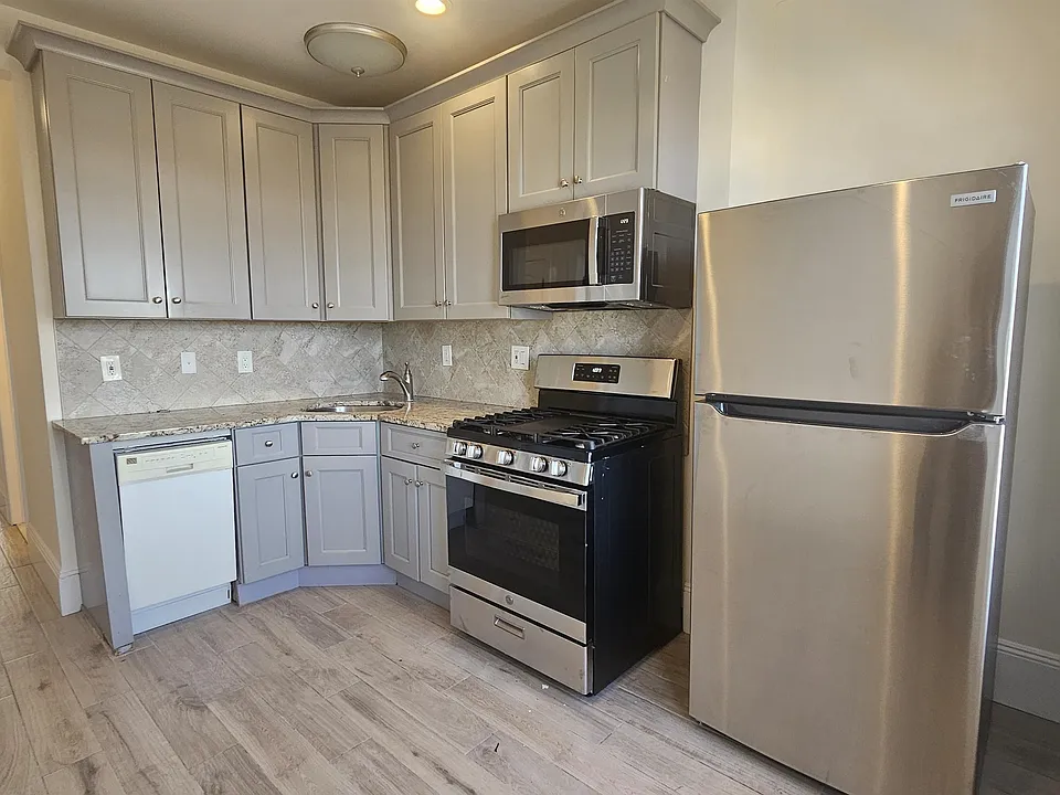 9103 Bergenwood Ave #2L