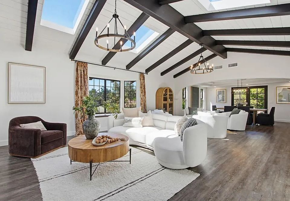 1st image of 2024 Grandview Rd