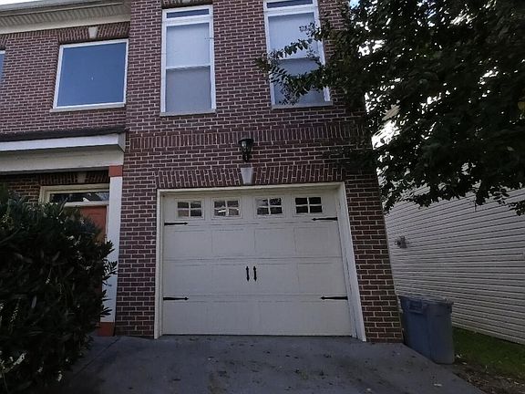 3rd image of 134 Emmyllie Ct NE