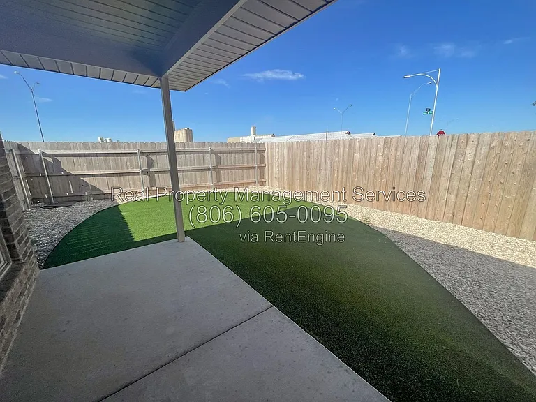 2101 N Avenue L — Photo 12