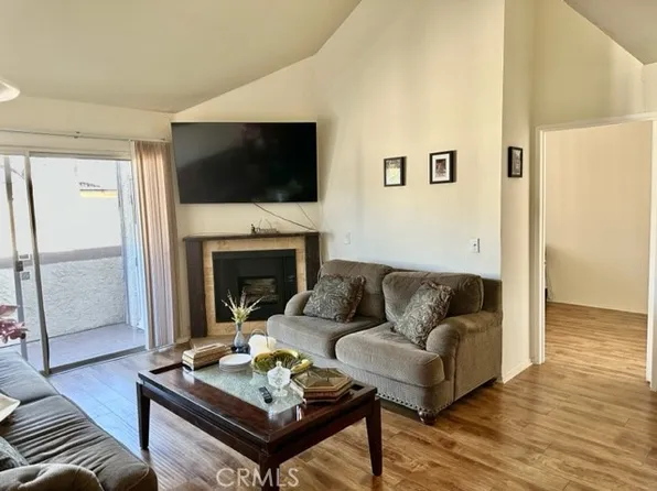 20253 Keswick St APT 325, Winnetka, CA 91306