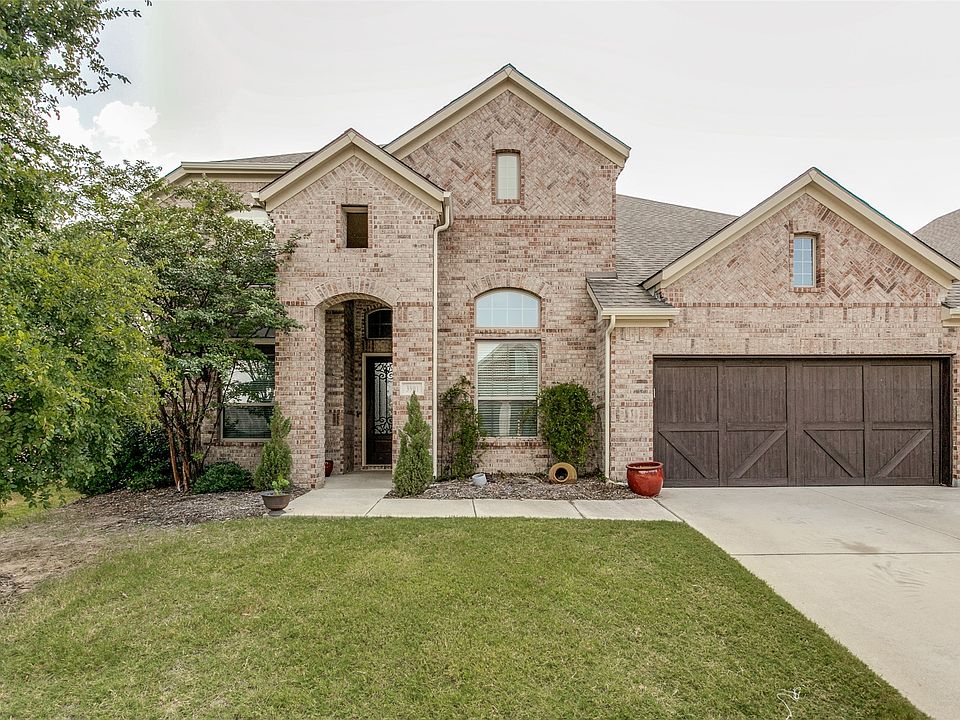 1st image of 3901 Applewood Ln