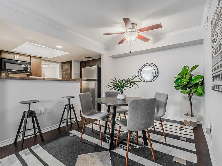 Lakeside Apartments — Photo 5