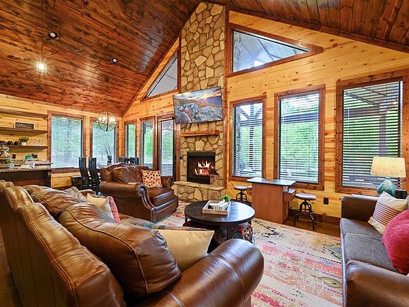 5th image of 252 Apple Ridge Ln