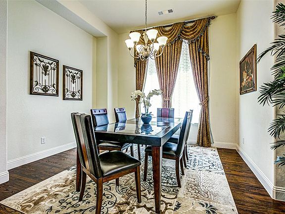 5th image of 2318 Terry Ave