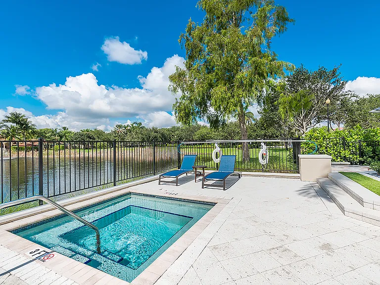 Cortland Portofino Place — Photo 43