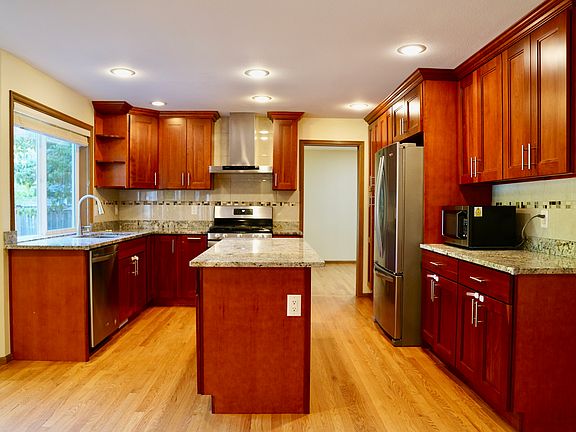 4th image of 5852 146th Ave NE