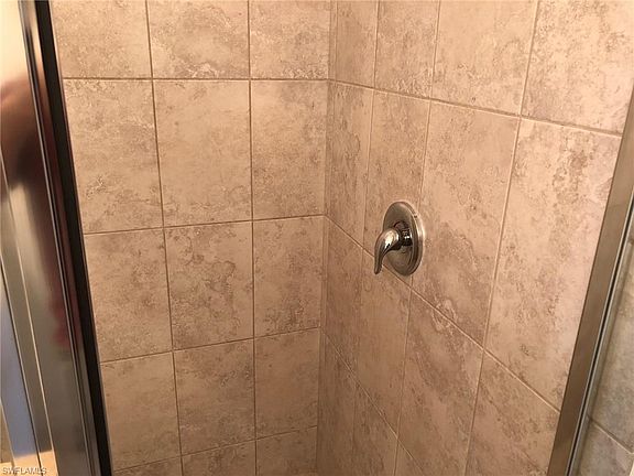 5th image of 606 NW 27th Ter