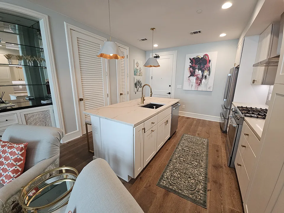 5 Gadsdenboro St #216