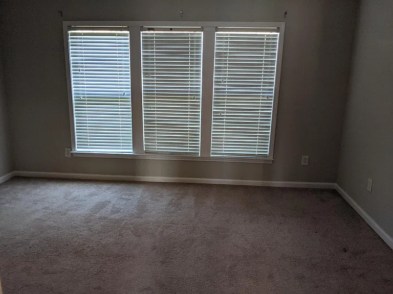 1024 Thornborough Dr — Photo 10