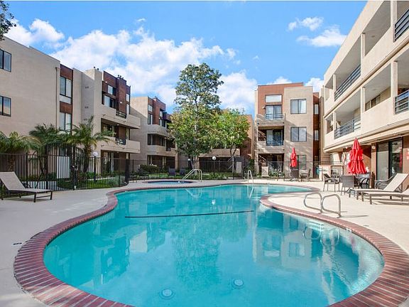 3rd image of 7826 Topanga Canyon Blvd #20