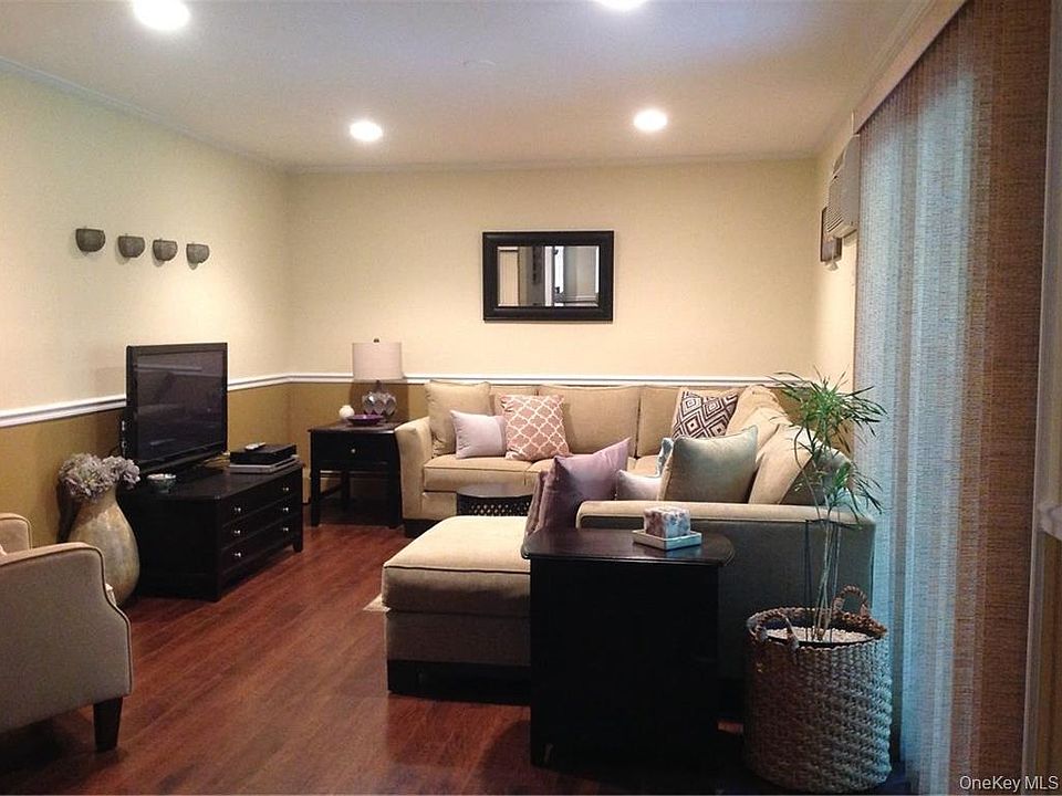 1st image of 144 Doxbury Ln