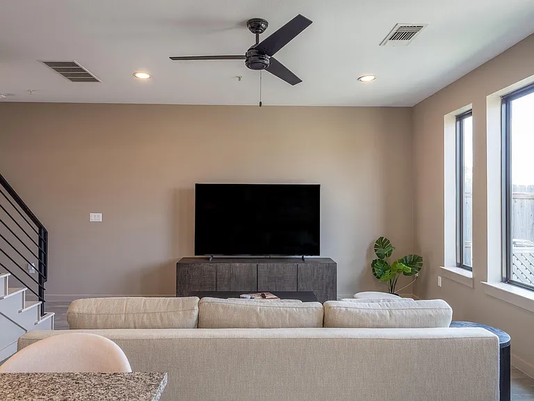 6409 Berkman Dr #4 — Photo 9