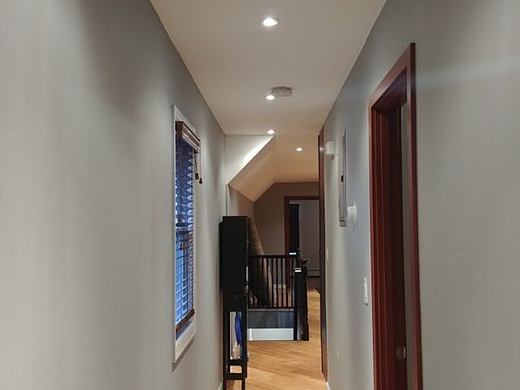 4th image of 930 E 98th St #1