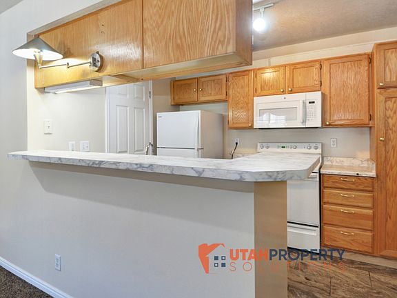 3rd image of 271 E Millpoint Pl