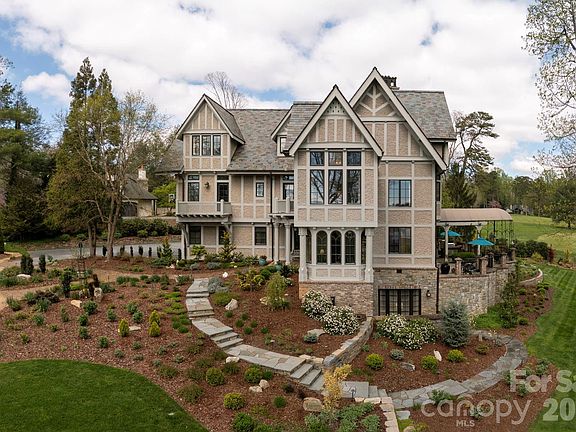 3rd image of 8 Fairway Pl