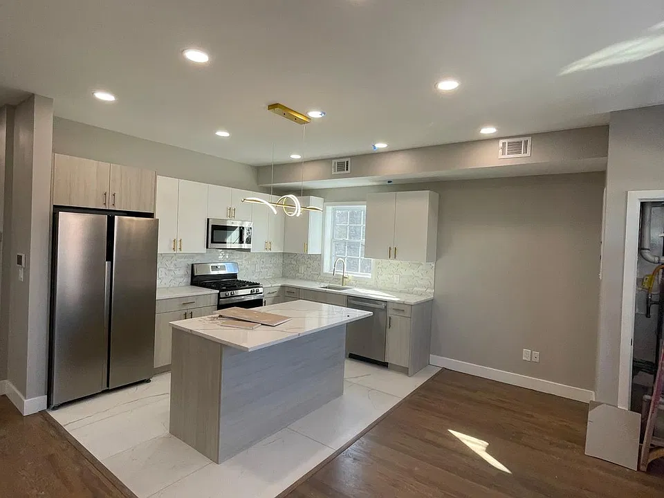 209 W 15th St #2