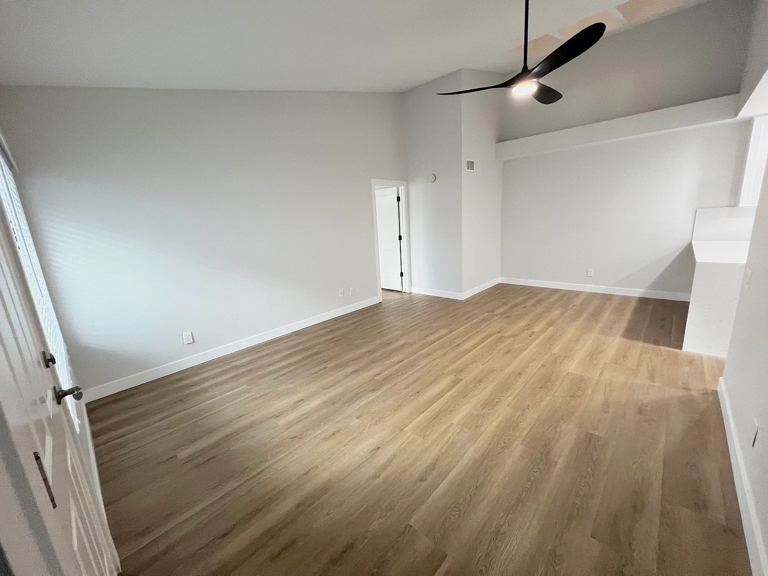 2 bed, 890 sqft, $1,849 — Photo 1