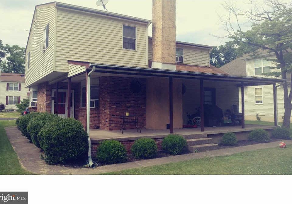 2nd image of 2208 Garfield St