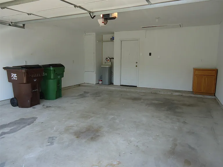 1404 Peachtree Valley Dr — Photo 15