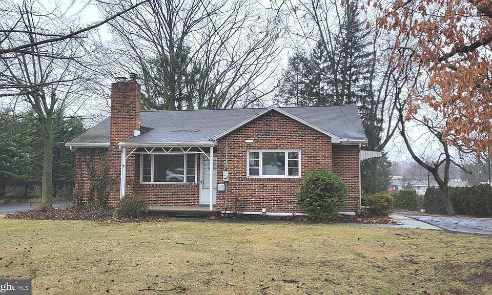 1st image of 4825 E Trindle Rd