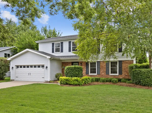 1130 Windslow Cir, Crystal Lake, IL 60014