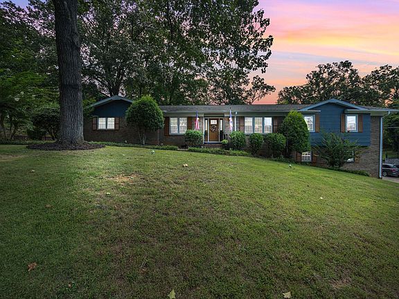 3rd image of 4016 Highwood Dr