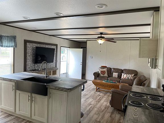 3rd image of 137 South Cir