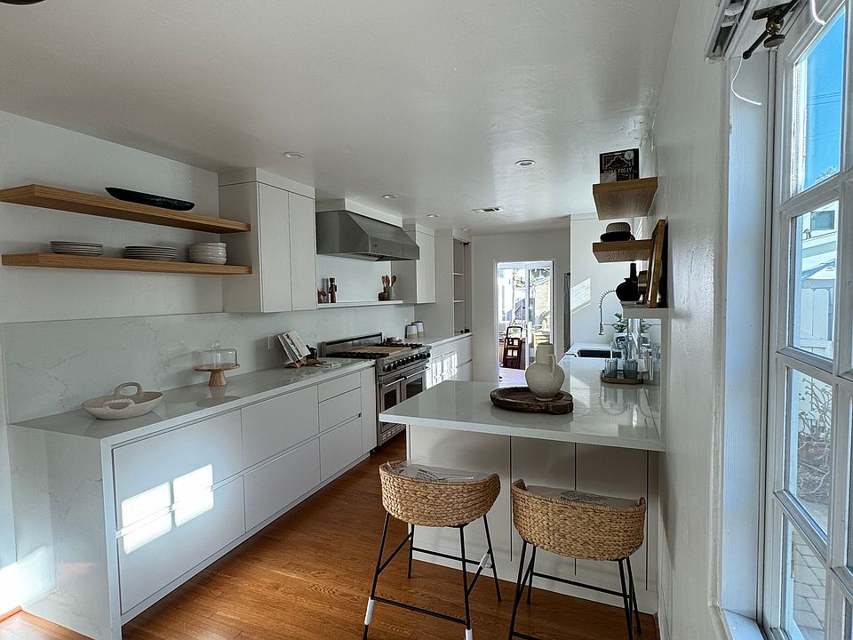 1st image of 315 B Ave