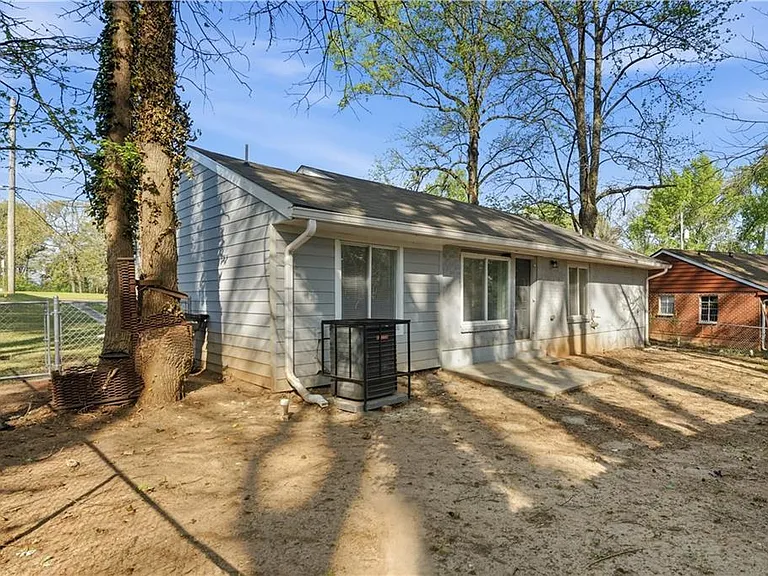 1735 Carter Ave — Photo 27