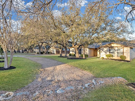 3rd image of 2206 Castlewood Trl