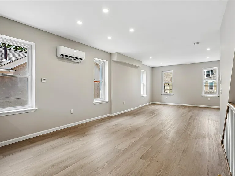 405 School St #2 — Photo 8