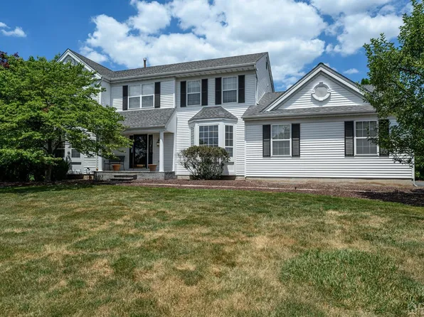 31 Running Brook Cir, Flemington, NJ 08822