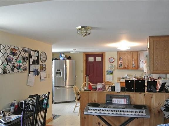 4th image of 10 Poplar Ave