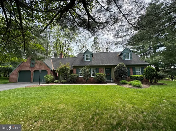 682 Georgetown Rd, Ronks, PA 17572