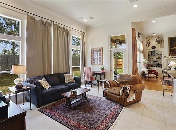 5th image of 37 Woodstone Dr