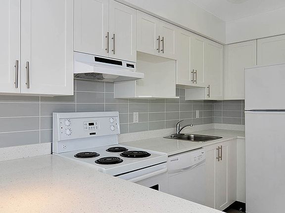 5th image of 1750 Davie St #606