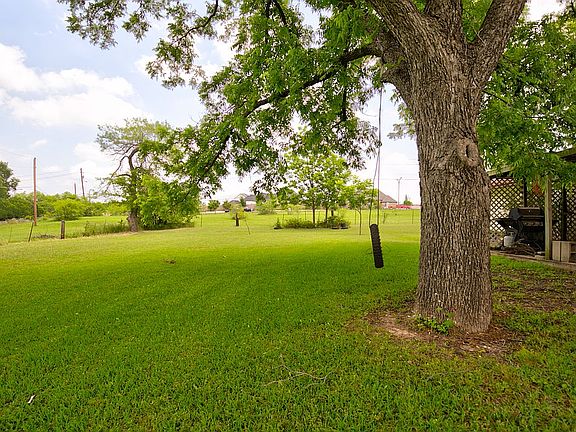 3rd image of 901 Barbara Ln