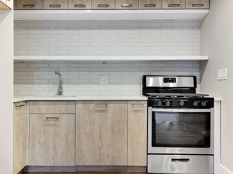 198 Clifton Pl — Photo 2