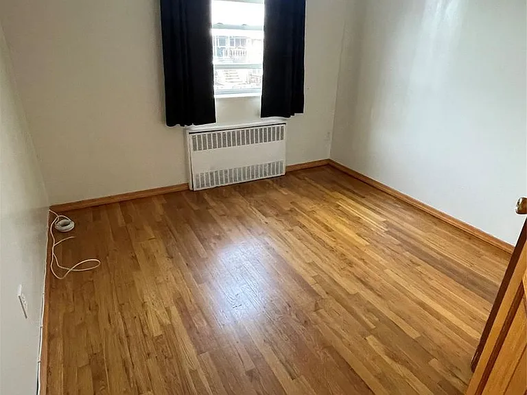 1212 E 98th St #2 — Photo 3