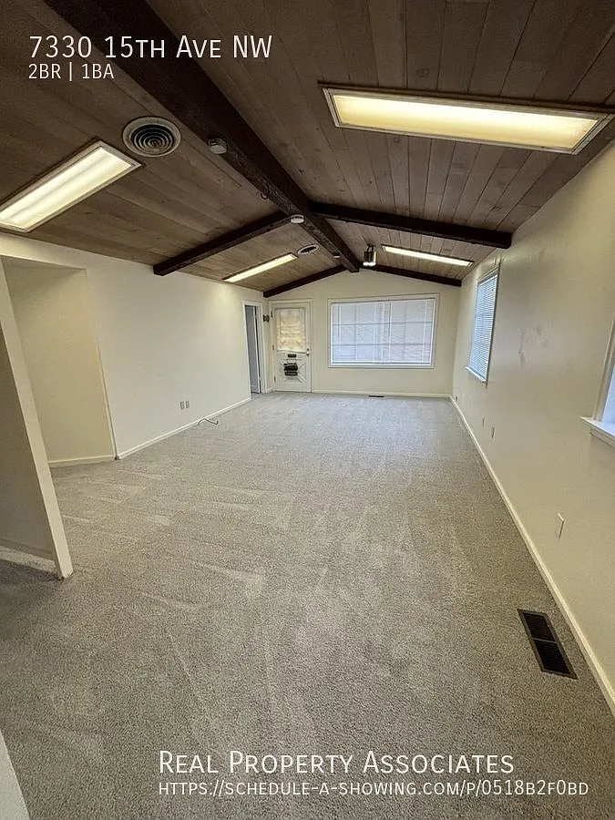 Adorable stand alone Ballard 2 Bed/1 Bth home with off-street parking spaces! — Photo 2
