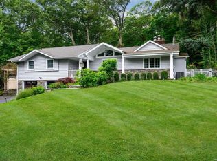 24 Ridge Dr, Melville, NY 11747
