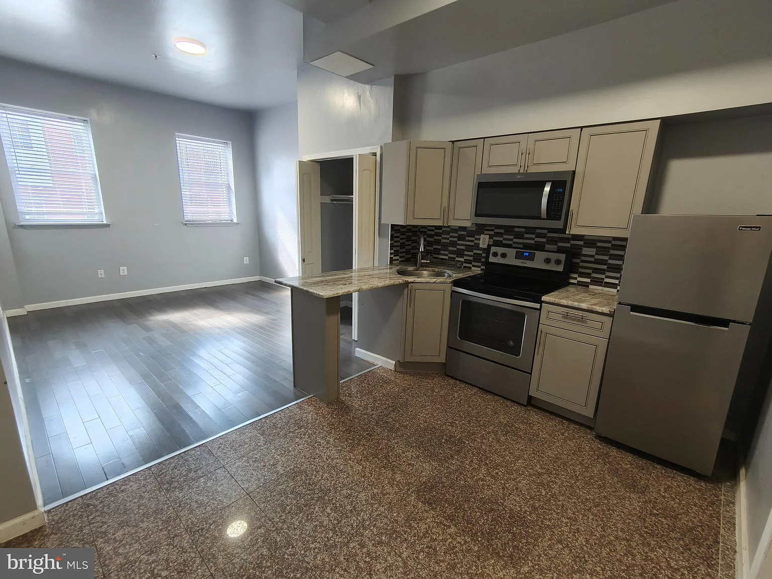 Studio, 1.0 bath, 400 sqft, $1,100 — Photo 4
