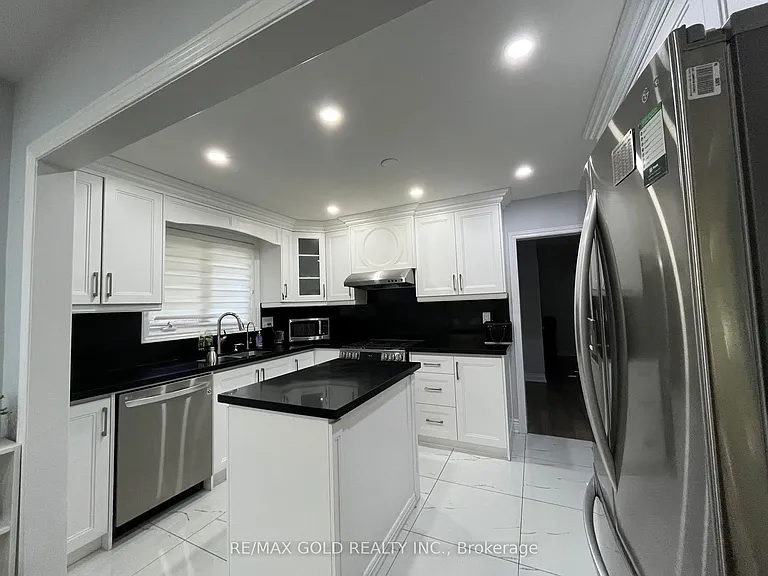 30 Moynes Ave — Photo 9