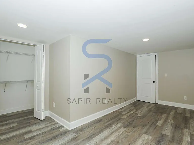 6581 Wellington Sq #B — Photo 8