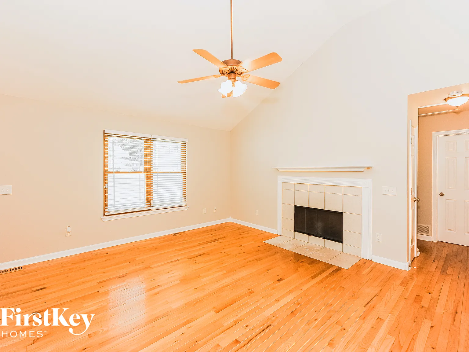 4 bed, 3.0 bath, 2370 sqft, $2,640 — Photo 4