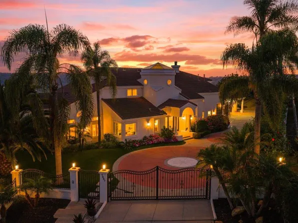 7327 El Fuerte St, Carlsbad, CA 92009