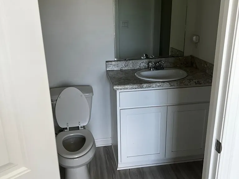 1202 E Saint Charles St — Photo 9