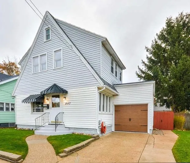 947 Lyon St NE — Photo 1